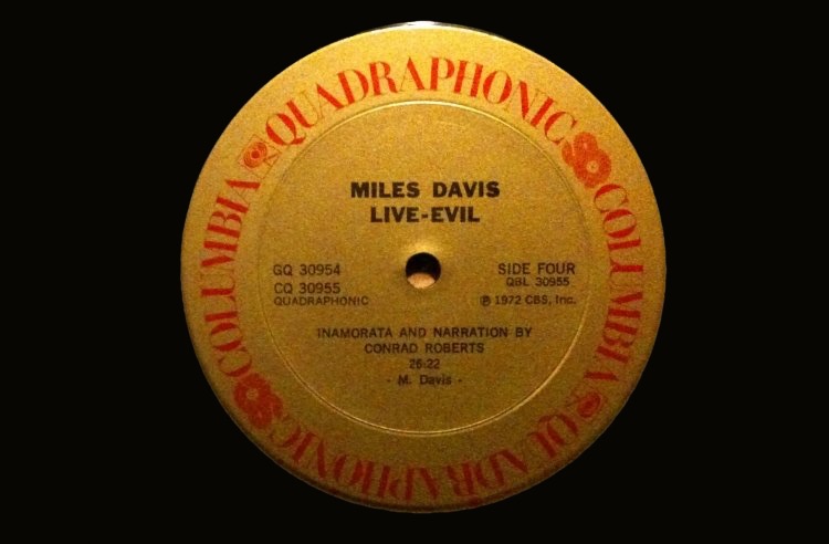 1972年，Miles Davis在Quadraphonic的Live-Evil LP